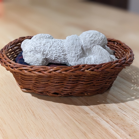 White Sandicast Poodle with Basket - Dog Figurine - Picture 5 of 5